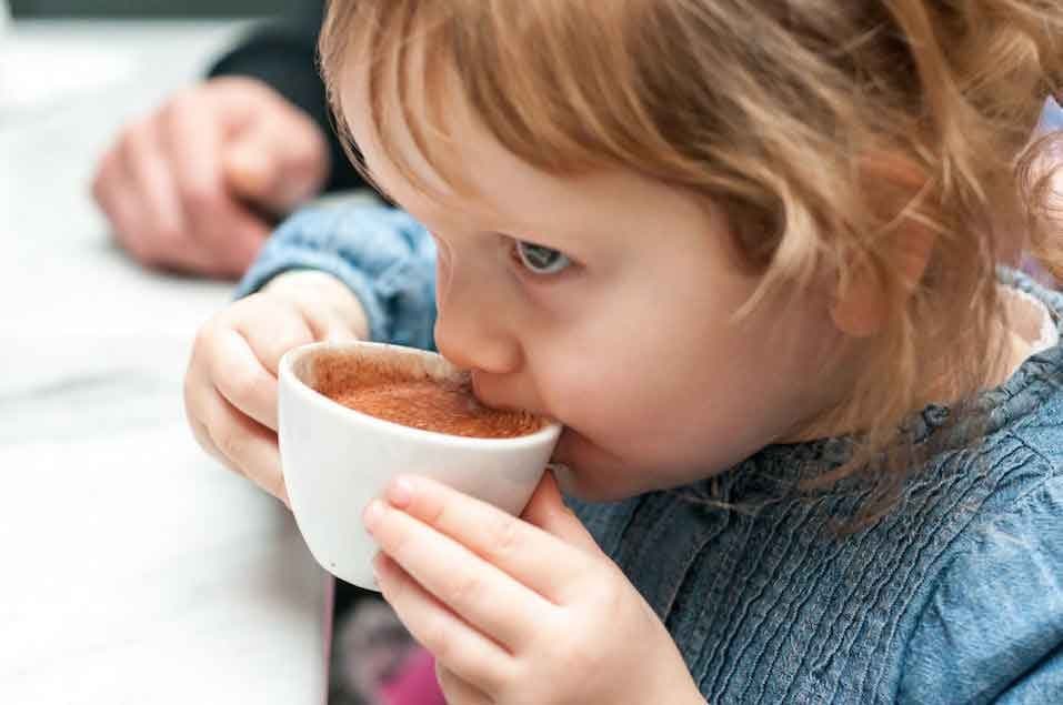 آیا قهوه باعث بلوغ زودرس میشود | تاثیر قهوه بر رشد قد