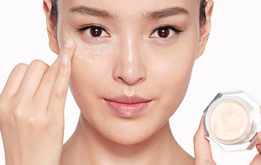 What cream is good for dark circles around the eyes?