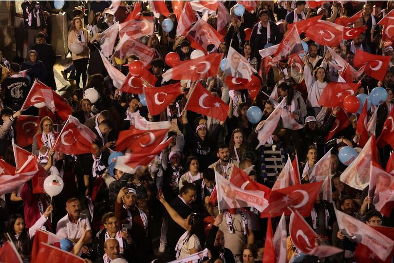 حزب اپوزیسیون جمهوری‌ خلق ترکیه حزب حاکم را شکست داد