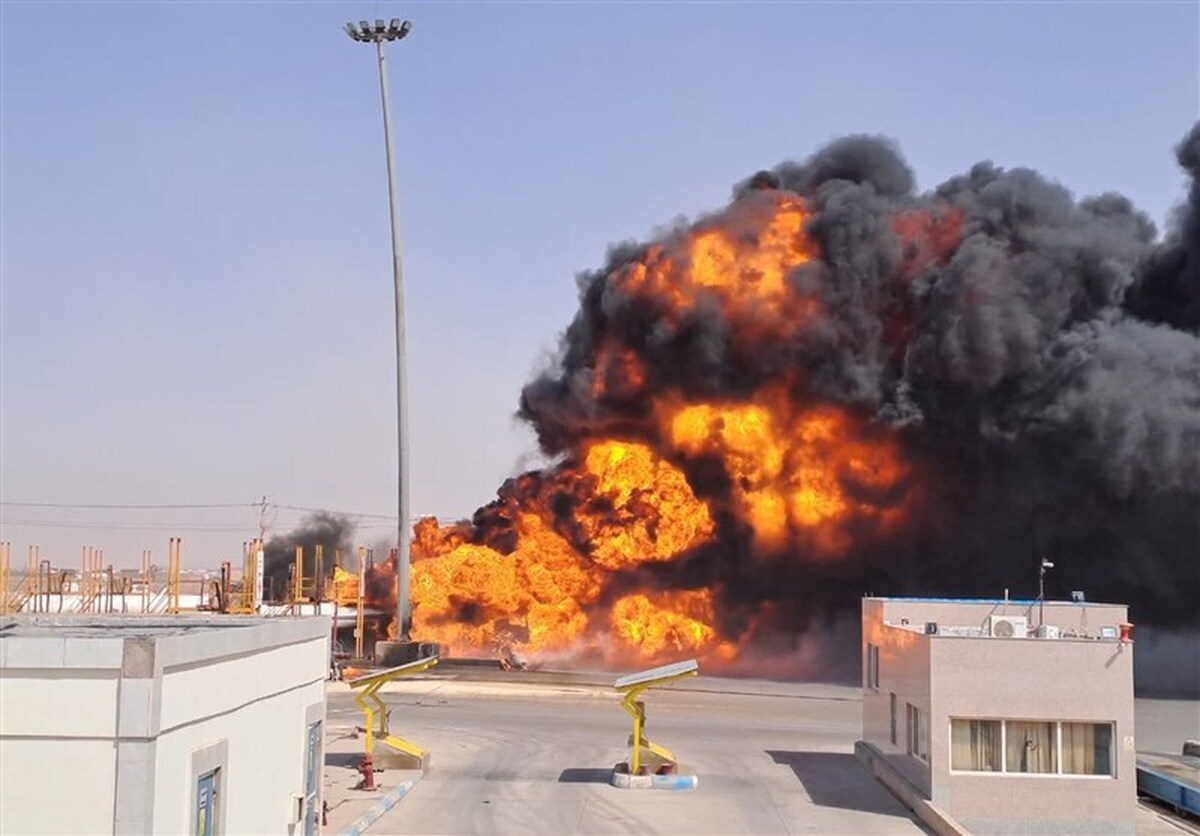 آتش‌سوزی مهیب در مخازن سوخت دوغارون/ ۴ تانکر سوخت + عکس