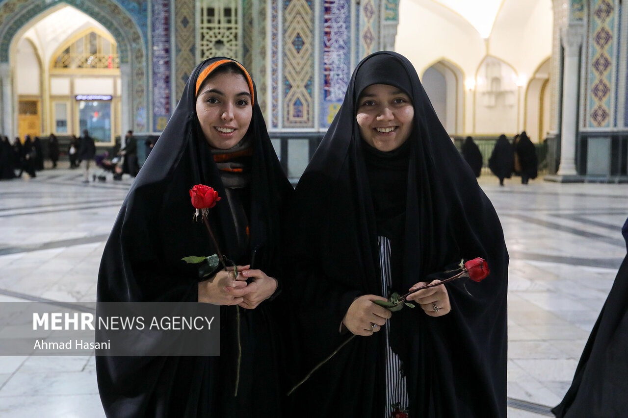 طلا شب میلاد امام مهربانی ها؛ وقتی دلها زیر سایه گنبد طلایی آرام می گیرند