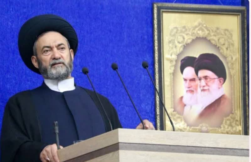 اردبیل امام جمعه اردبیل: اجرای قانون هماهنگی حقوق برای معلم شایستهتر از تجلیل است